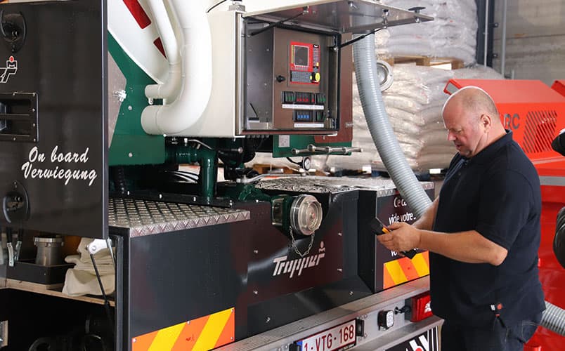 Photo Michel Petit et camion à Pellet