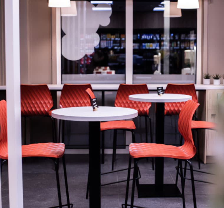 Tables disponibles à la station Baranzy