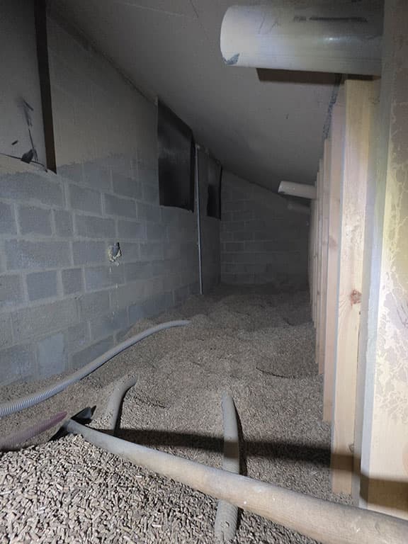 Avant : Nettoyage d'un silo à Louvain-la-Neuve aspiration complète du silo en vue de sa modification.